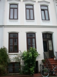 2- flügelige Fenster, Stulpflügel, mit festverglastem Oberlicht mit Segmentbogen
