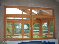 2- flügeliges Fenster mit geteiltem Oberlicht festverglast im Blendrahmen